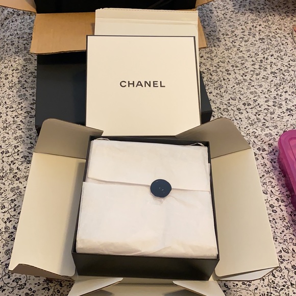 SALE❗️Authentic Chanel Box & Receipt Holder - Picture 2 of 9